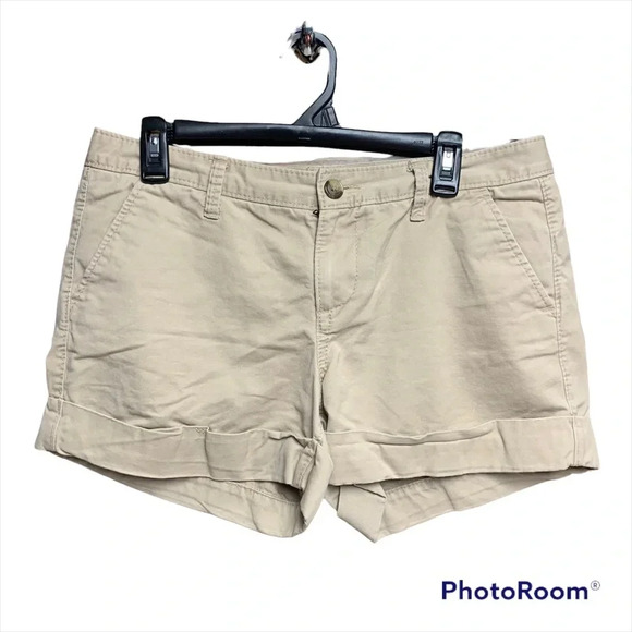 Old Navy size 8 khaki low rise shorts 3” inseam - Picture 1 of 9